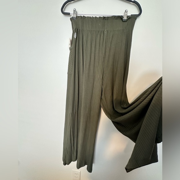 Army green FP wide leg pant - Picture 4 of 4